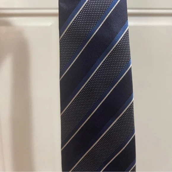 Armani Collezioni Tie Blue and Gray stripe Sz OS - Picture 6 of 11